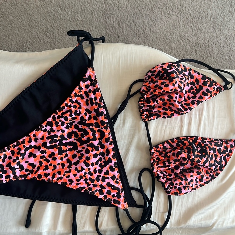 Fabletics - reversible swimsuit top and bottom